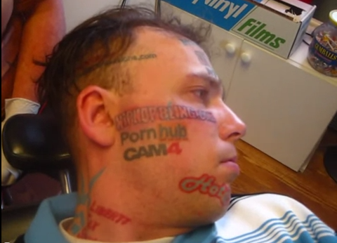 Reklam, Alaska, Tatuering